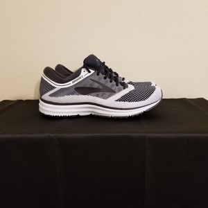 Brooks Revel mens size 10.5